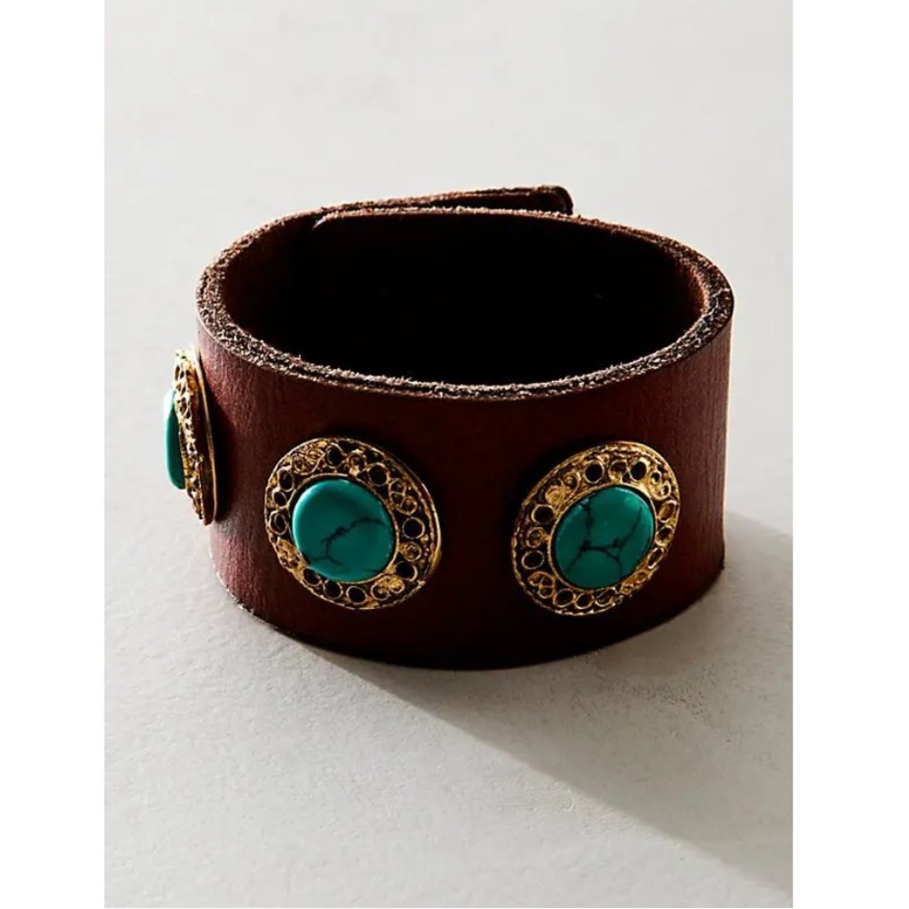5064. Free People New Beginnings Leather Bracelet
